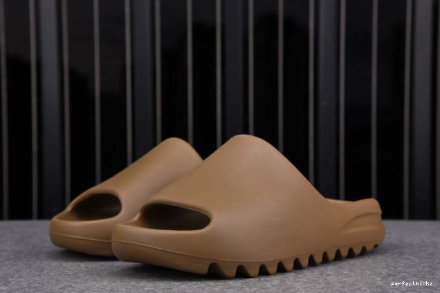 Yeezy Slide Core Adidas G55492 0817